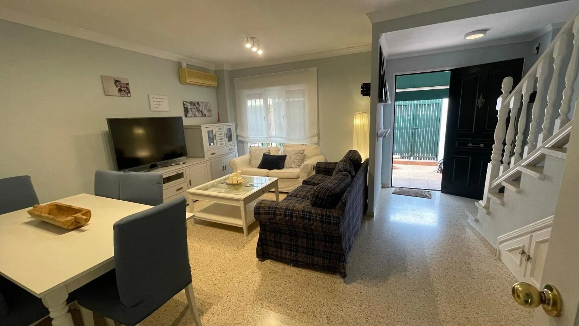 Sunny Semidetached Private House 10Min From City Center Montequinto 0*,  Spain