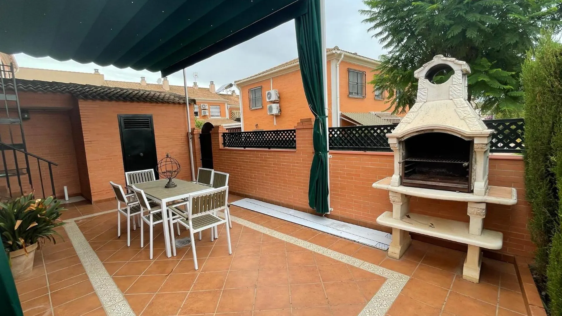 Sunny Semidetached Private House 10Min From City Center Montequinto Spain