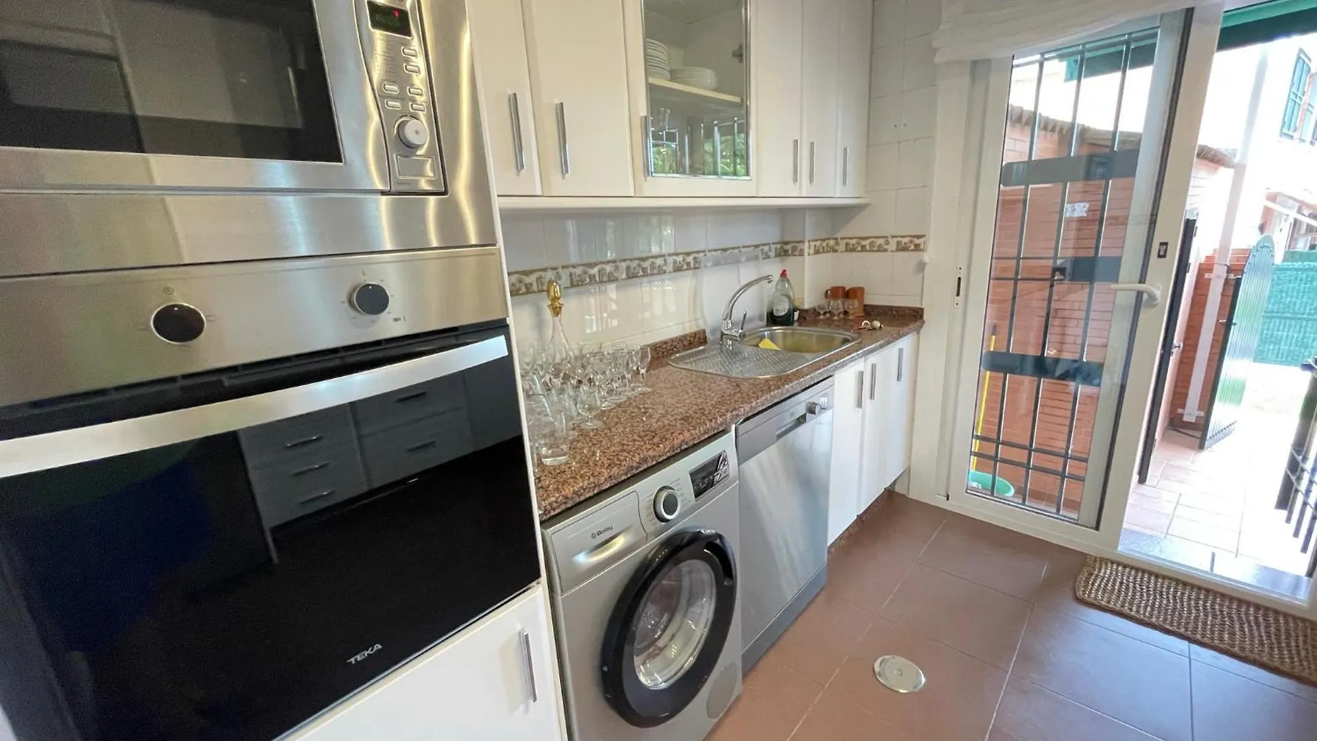 Holiday home Sunny Semidetached Private House 10Min From City Center Montequinto